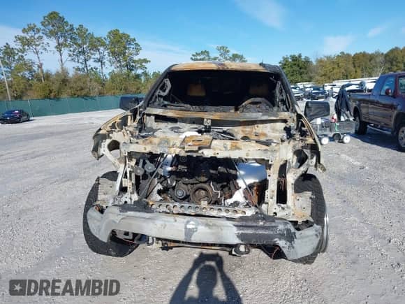 2022 Chevrolet Silverado 1500 RST z VIN 1GCUDEED8NZ558776, wystawiony jako IAAI lot #41374887 z przebiegiem Nie podano mil oraz . Historia ofert i sprzedaży dostępna na DreamBid. Obrazek 6.