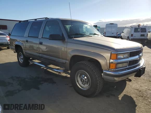 1996 Chevrolet Suburban с VIN 3GNGK26JXTG107228, выставлен на аукционе Copart как лот 44741195 с пробегом 172 053 миль миль и Чистый • Clean title. История ставок и продаж доступна на DreamBid. Изображение 4.