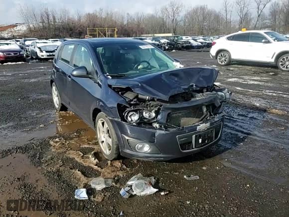 2015 Chevrolet Sonic LTZ z VIN 1G1JF6SB8F4201238, wystawiony jako Copart lot #83118114 z przebiegiem 77 134 mil mil oraz Szkoda całkowita • Salvage title. Historia ofert i sprzedaży dostępna na DreamBid. Obrazek 11.