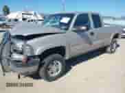 2004 Chevrolet Silverado 2500HD Work Truck z VIN 1GCHK29UX4E248716, wystawiony jako IAAI lot #43273136 z przebiegiem 174 439 mil mil oraz . Historia ofert i sprzedaży dostępna na DreamBid. Obrazek 17.