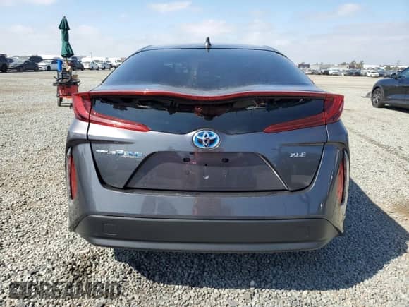 2020 Toyota Prius LE z VIN JTDKARFP7L3134814, wystawiony jako Copart lot #84899765 z przebiegiem 16 798 mil mil oraz Szkoda całkowita • Salvage title. Historia ofert i sprzedaży dostępna na DreamBid. Obrazek 6.