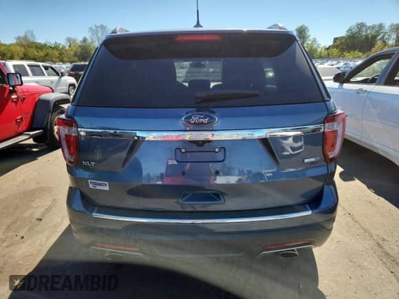 2018 Ford Explorer XLT z VIN 1FM5K8DH2JGA74829, wystawiony jako Copart lot #85649795 z przebiegiem 137 513 mil mil oraz Czysty tytuł • Clean title. Historia ofert i sprzedaży dostępna na DreamBid. Obrazek 6.