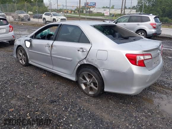 2014 Toyota Camry SE with VIN 4T1BF1FK8EU439626, listed as a IAAI auction lot 42985185 with 90,023 mi miles and . Bid and sale history available at DreamBid. Image 3.