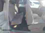 2000 GMC Sierra 1500 SLE z VIN 1GTEC19V4YZ273841, wystawiony jako IAAI lot #41981942 z przebiegiem 357 003 mil mil oraz . Historia ofert i sprzedaży dostępna na DreamBid. Obrazek 8.