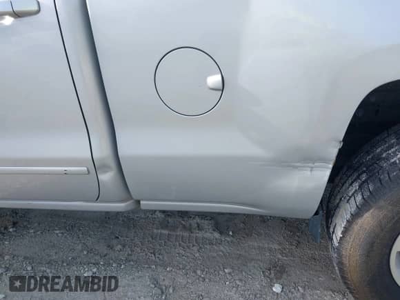 2015 Chevrolet Silverado 1500 LT z VIN 1GCRCREC4FZ380888, wystawiony jako IAAI lot #42831178 z przebiegiem 179 915 mil mil oraz . Historia ofert i sprzedaży dostępna na DreamBid. Obrazek 17.