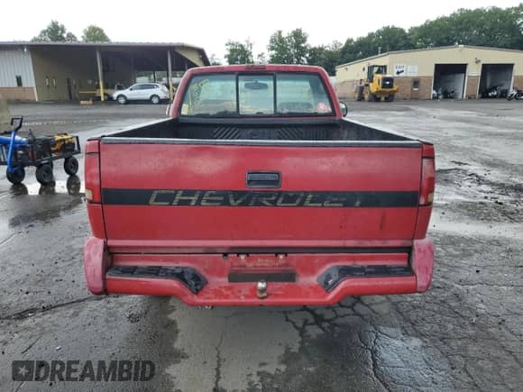 1994 Chevrolet S-10 z VIN 1GCCS14Z1RK119263, wystawiony jako Copart lot #66985175 z przebiegiem 171 748 mil mil oraz Szkoda całkowita • Salvage title. Historia ofert i sprzedaży dostępna na DreamBid. Obrazek 6.