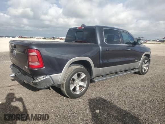 2019 Ram 1500 Laramie z VIN 1C6RREJT3KN617568, wystawiony jako Copart lot #84871435 z przebiegiem 73 674 mil mil oraz Szkoda całkowita • Salvage title. Historia ofert i sprzedaży dostępna na DreamBid. Obrazek 3.