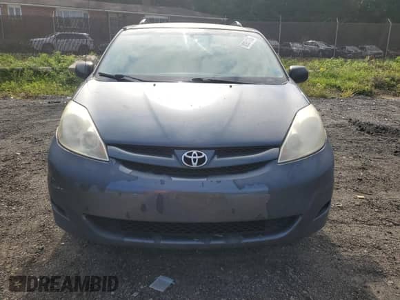 2008 Toyota Sienna CE z VIN 5TDZK23C38S210684, wystawiony jako Copart lot #80951735 z przebiegiem 273 342 mil mil oraz Szkoda całkowita • Salvage title. Historia ofert i sprzedaży dostępna na DreamBid. Obrazek 5.