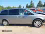 2014 Dodge Grand Caravan SE z VIN 2C4RDGBG6ER362491, wystawiony jako IAAI lot #42977761 z przebiegiem 240 771 mil mil oraz . Historia ofert i sprzedaży dostępna na DreamBid. Obrazek 14.