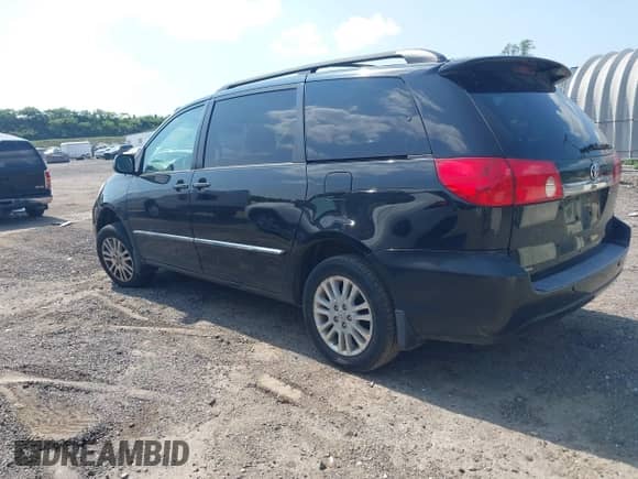 2008 Toyota Sienna XLE z VIN 5TDBK22C98S011075, wystawiony jako IAAI lot #43018734 z przebiegiem 204 500 mil mil oraz . Historia ofert i sprzedaży dostępna na DreamBid. Obrazek 3.