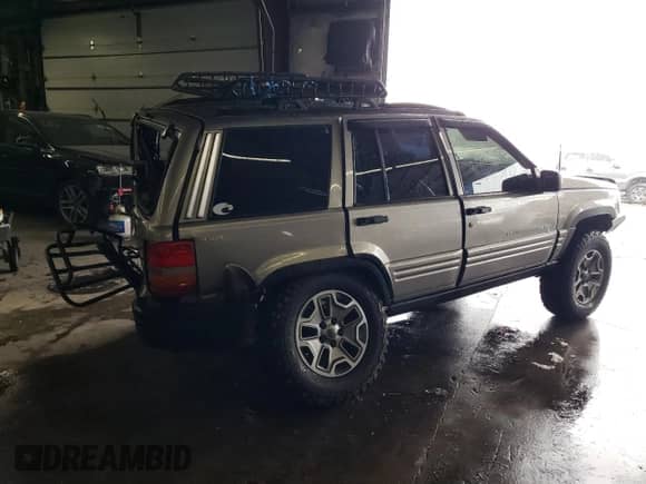 1998 Jeep Grand Cherokee Limited z VIN 1J4GZ78S9WC308708, wystawiony jako Copart lot #79315694 z przebiegiem 205 976 mil mil oraz Szkoda całkowita • Salvage title. Historia ofert i sprzedaży dostępna na DreamBid. Obrazek 3.