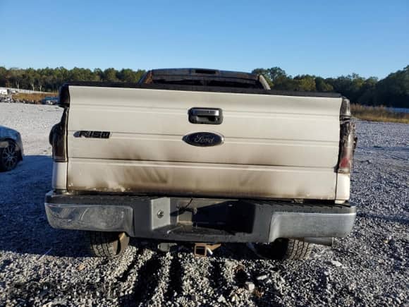 2013 Ford F-150 XL z VIN 1FTFW1ETXDFA01712, wystawiony jako Copart lot #87090905 z przebiegiem Nie podano mil oraz Nie do naprawy • Non repairable. Historia ofert i sprzedaży dostępna na DreamBid. Obrazek 6.