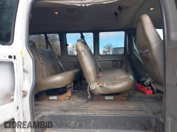 2008 Chevrolet Express Passenger with VIN 1GAGG25K781193262, listed as a IAAI auction lot 40607778 with 318,086 mi miles and . Bid and sale history available at DreamBid. Image 8.