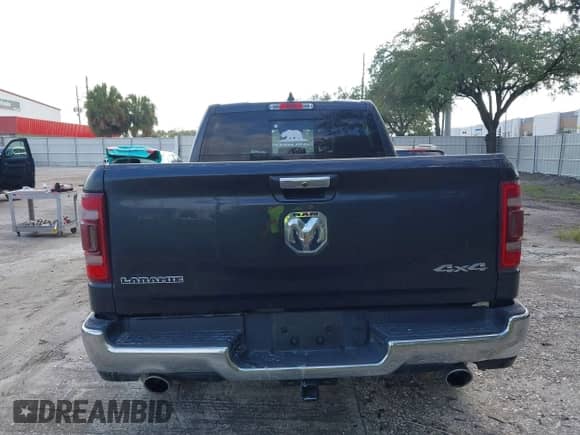 2020 Ram 1500 Laramie z VIN 1C6SRFRT4LN352298, wystawiony jako IAAI lot #43097857 z przebiegiem 59 894 mil mil oraz . Historia ofert i sprzedaży dostępna na DreamBid. Obrazek 16.