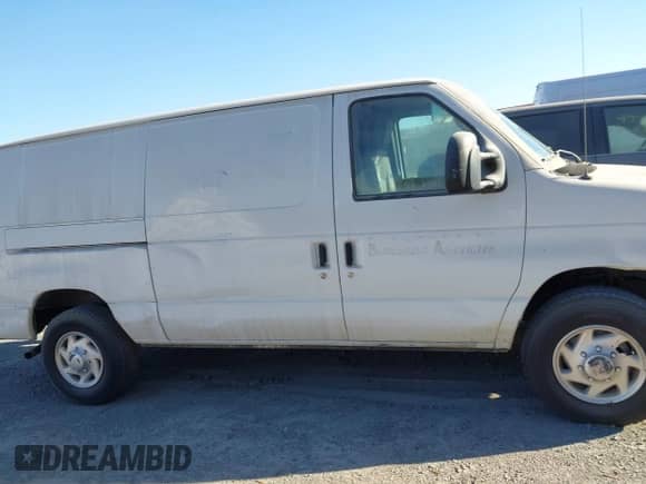 2010 Ford Econoline Cargo Commercial z VIN 1FTNE2EW1ADA99714, wystawiony jako IAAI lot #40697600 z przebiegiem 99 977 mil mil oraz . Historia ofert i sprzedaży dostępna na DreamBid. Obrazek 13.