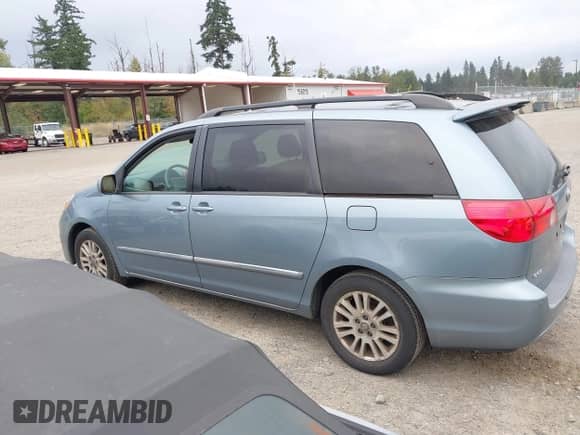 2010 Toyota Sienna XLE с VIN 5TDYK4CC7AS311871, выставлен на аукционе IAAI как лот 43043935 с пробегом 203 652 миль миль и . История ставок и продаж доступна на DreamBid. Изображение 14.