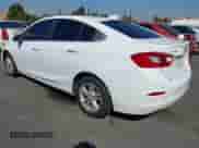 2018 Chevrolet Cruze LT с VIN 1G1BE5SM5J7181430, выставлен на аукционе IAAI как лот 43348840 с пробегом 94 100 миль миль и . История ставок и продаж доступна на DreamBid. Изображение 3.