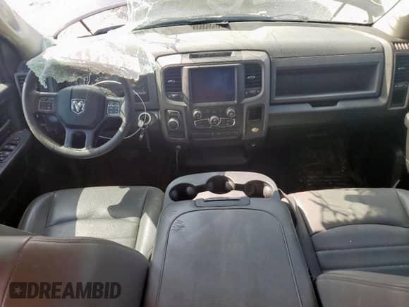 2020 Ram 1500 Tradesman z VIN 1C6RR6FG5LS138587, wystawiony jako Copart lot #64634175 z przebiegiem 101 306 mil mil oraz Czysty tytuł • Clean title. Historia ofert i sprzedaży dostępna na DreamBid. Obrazek 8.