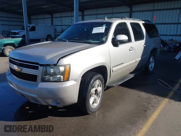 2007 Chevrolet Suburban LT with VIN 3GNFC160X7G216627, listed as a IAAI auction lot 43445940 with 312,650 mi miles and . Bid and sale history available at DreamBid. Image 2.