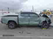 2023 Toyota Tacoma SR z VIN 3TMCZ5ANXPM631484, wystawiony jako IAAI lot #43316224 z przebiegiem 31 823 mil mil oraz . Historia ofert i sprzedaży dostępna na DreamBid. Obrazek 13.