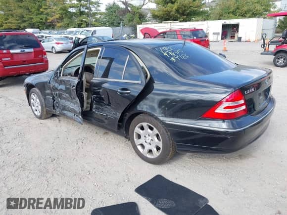 2005 Mercedes-Benz C 240 z VIN WDBRF61J85A787120, wystawiony jako IAAI lot #43391262 z przebiegiem 219 871 mil mil oraz . Historia ofert i sprzedaży dostępna na DreamBid. Obrazek 3.