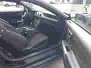 2017 Ford Mustang V6 z VIN 1FA6P8AM5H5305701, wystawiony jako IAAI lot #43093105 z przebiegiem 121 214 mil mil oraz . Historia ofert i sprzedaży dostępna na DreamBid. Obrazek 5.