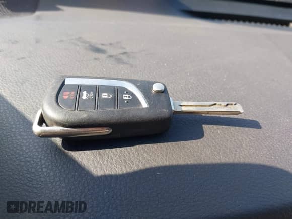 2023 Toyota Camry SE z VIN 4T1G11AK9PU094833, wystawiony jako IAAI lot #43044406 z przebiegiem 46 582 mil mil oraz . Historia ofert i sprzedaży dostępna na DreamBid. Obrazek 11.