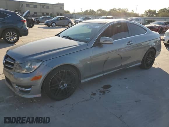 2012 Mercedes-Benz C 350 z VIN WDDGJ5HB3CF853000, wystawiony jako Copart lot #73855394 z przebiegiem 193 379 mil mil oraz Czysty tytuł • Clean title. Historia ofert i sprzedaży dostępna na DreamBid. Obrazek 1.