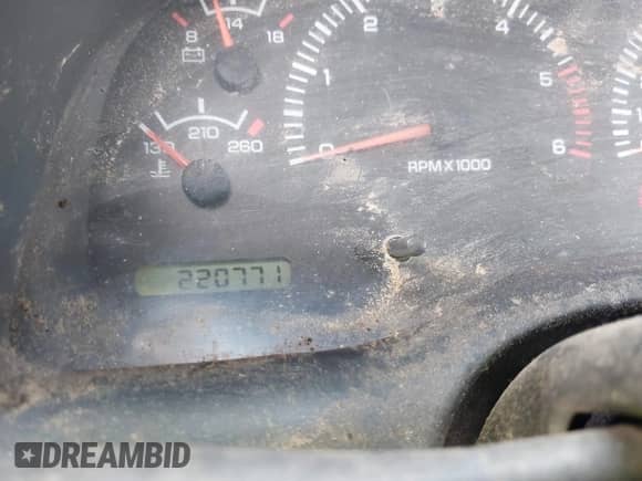 1998 Dodge 1500 z VIN 1B7HF16YXWS577605, wystawiony jako IAAI lot #40290315 z przebiegiem 220 771 mil mil oraz . Historia ofert i sprzedaży dostępna na DreamBid. Obrazek 7.