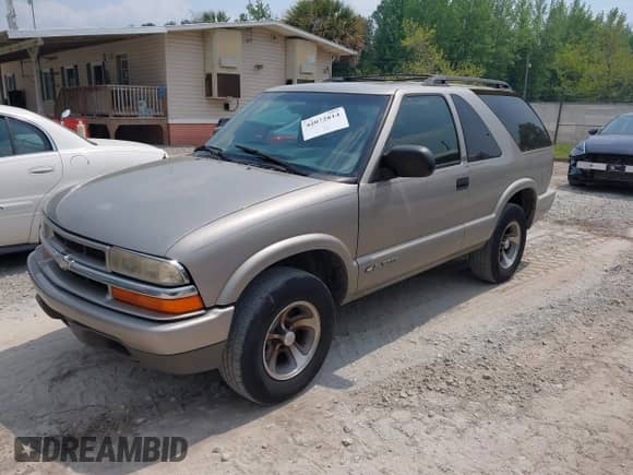 2000 Chevrolet Blazer LS с VIN 1GNCS18W8YK215154, выставлен на аукционе IAAI как лот 42072814 с пробегом 176 064 миль миль и . История ставок и продаж доступна на DreamBid. Изображение 2.