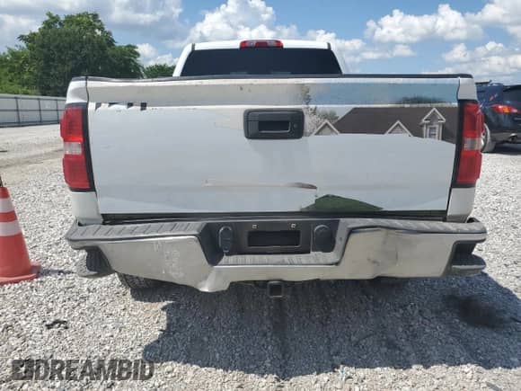 2018 GMC Sierra 1500 z VIN 1GTR1LEC9JZ290471, wystawiony jako Copart lot #62568305 z przebiegiem 242 739 mil mil oraz Czysty tytuł • Clean title. Historia ofert i sprzedaży dostępna na DreamBid. Obrazek 6.