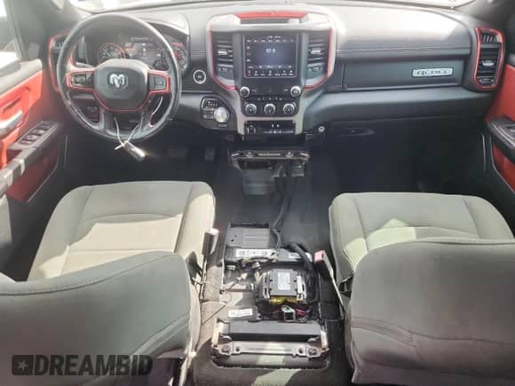 2019 Ram 1500 Rebel z VIN 1C6SRFET7KN871348, wystawiony jako Copart lot #85364805 z przebiegiem 138 362 mil mil oraz Czysty tytuł • Clean title. Historia ofert i sprzedaży dostępna na DreamBid. Obrazek 8.