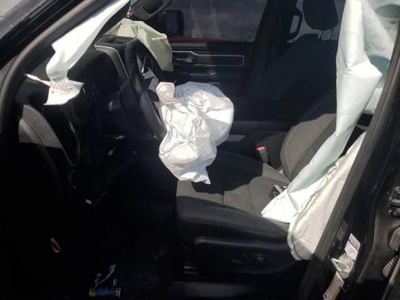 2020 Ram 1500 Big Horn z VIN 1C6RREFGXLN338132, wystawiony jako Copart lot #82759734 z przebiegiem 48 086 mil mil oraz Nie do naprawy • Non repairable. Historia ofert i sprzedaży dostępna na DreamBid. Obrazek 7.