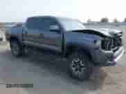 2023 Toyota Tacoma SR z VIN 3TMCZ5AN4PM571394, wystawiony jako IAAI lot #43129720 z przebiegiem 44 374 mil mil oraz . Historia ofert i sprzedaży dostępna na DreamBid. Obrazek 1.