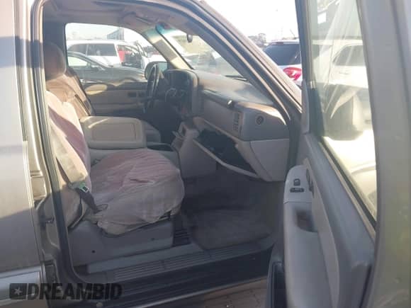 2000 Chevrolet Suburban LT z VIN 3GNGC26U7YG189093, wystawiony jako IAAI lot #41129079 z przebiegiem 346 765 mil mil oraz . Historia ofert i sprzedaży dostępna na DreamBid. Obrazek 5.