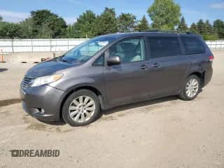 2012 Toyota Sienna XLE with VIN 5TDDK3DC5CS040805, listed as a Copart auction lot 70867615 with 121,635 mi miles and Salvage title. Bid and sale history available at DreamBid. Image 1.