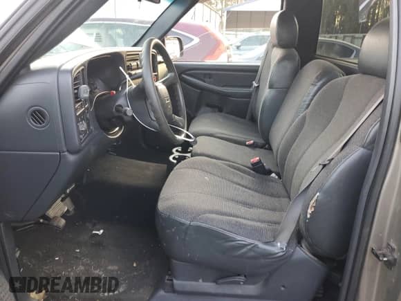 2002 GMC Sierra 1500 z VIN 1GTEC14W22Z240649, wystawiony jako Copart lot #42958365 z przebiegiem 105 857 mil mil oraz Szkoda całkowita • Salvage title. Historia ofert i sprzedaży dostępna na DreamBid. Obrazek 7.