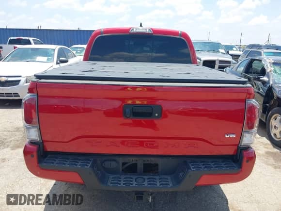 2023 Toyota Tacoma SR z VIN 3TMCZ5AN0PM560313, wystawiony jako IAAI lot #42650949 z przebiegiem 27 871 mil mil oraz . Historia ofert i sprzedaży dostępna na DreamBid. Obrazek 16.