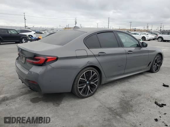 2022 BMW 5 Series 540i z VIN WBA53BJ02NWX48709, wystawiony jako Copart lot #46219995 z przebiegiem 42 719 mil mil oraz Szkoda całkowita • Salvage title. Historia ofert i sprzedaży dostępna na DreamBid. Obrazek 3.