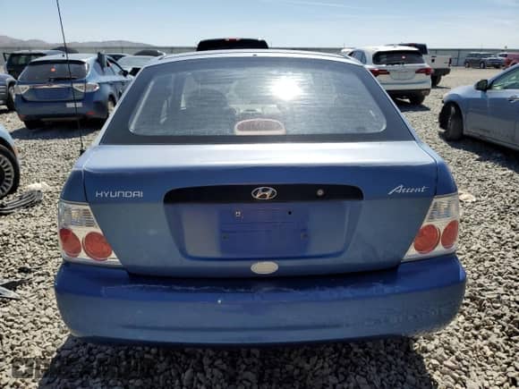2002 Hyundai Accent z VIN KMHCF35G72U206880, wystawiony jako Copart lot #62286955 z przebiegiem 200 952 mil mil oraz Szkoda całkowita • Salvage title. Historia ofert i sprzedaży dostępna na DreamBid. Obrazek 6.