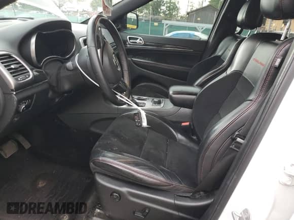 2017 Jeep Grand Cherokee Trailhawk z VIN 1C4RJFLT5HC939751, wystawiony jako Copart lot #58444955 z przebiegiem 109 023 mil mil oraz Szkoda całkowita • Salvage title. Historia ofert i sprzedaży dostępna na DreamBid. Obrazek 7.