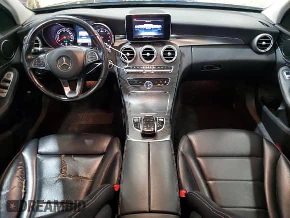 2015 Mercedes-Benz C 300 Luxury z VIN 55SWF4KBXFU022076, wystawiony jako Copart lot #89859425 z przebiegiem 213 704 mil mil oraz Czysty tytuł • Clean title. Historia ofert i sprzedaży dostępna na DreamBid. Obrazek 8.