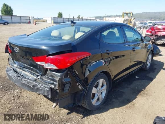 2013 Hyundai Elantra GLS z VIN 5NPDH4AE4DH262317, wystawiony jako IAAI lot #43273552 z przebiegiem 101 902 mil mil oraz . Historia ofert i sprzedaży dostępna na DreamBid. Obrazek 4.