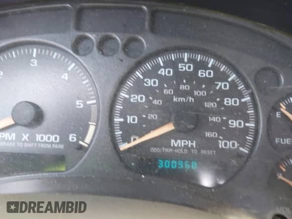 2003 Chevrolet S-10 LS z VIN 1GCCS19X938249822, wystawiony jako IAAI lot #42710292 z przebiegiem 300 968 mil mil oraz . Historia ofert i sprzedaży dostępna na DreamBid. Obrazek 7.