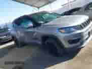 2020 Jeep Compass Latitude z VIN 3C4NJCBB1LT102627, wystawiony jako IAAI lot #41657827 z przebiegiem 68 371 mil mil oraz . Historia ofert i sprzedaży dostępna na DreamBid. Obrazek 13.