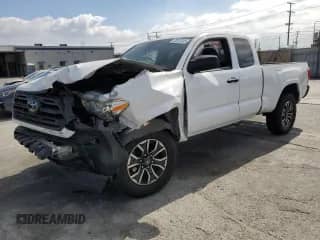 2019 Toyota Tacoma SR z VIN 5TFRX5GN7KX140543, wystawiony jako Copart lot #72027045 z przebiegiem 113 181 mil mil oraz Szkoda całkowita • Salvage title. Historia ofert i sprzedaży dostępna na DreamBid. Obrazek 1.