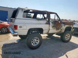 1982 Chevrolet Blazer K10 Utility HT z VIN 1G8EK18H7CF116713, wystawiony jako Copart lot #54121765 z przebiegiem Nie podano mil oraz Szkoda całkowita • Salvage title. Historia ofert i sprzedaży dostępna na DreamBid. Obrazek 3.