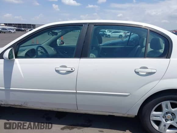 2008 Chevrolet Malibu Classic LT z VIN 1G1ZT58N18F120161, wystawiony jako IAAI lot #42181341 z przebiegiem 92 157 mil mil oraz . Historia ofert i sprzedaży dostępna na DreamBid. Obrazek 14.