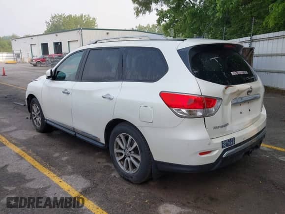 2015 Nissan Pathfinder SL with VIN 5N1AR2MM4FC700691, listed as a IAAI auction lot 42430043 with 167,202 mi miles and . Bid and sale history available at DreamBid. Image 3.