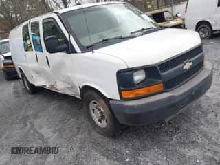 2011 Chevrolet Express Cargo z VIN 1GCWGGBA5B1187348, wystawiony jako IAAI lot #41684458 z przebiegiem 456 926 mil mil oraz . Historia ofert i sprzedaży dostępna na DreamBid. Obrazek 1.